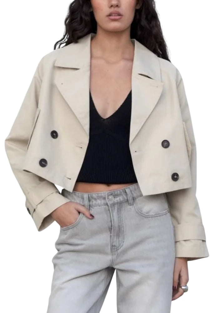 Trench court Mia